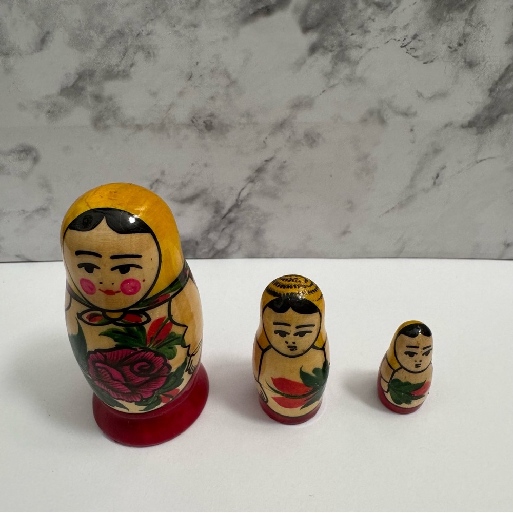 Vintage Matryoshka 3 Piece Russian Wooden Nesting Dolls Hand Painted, Multicolor